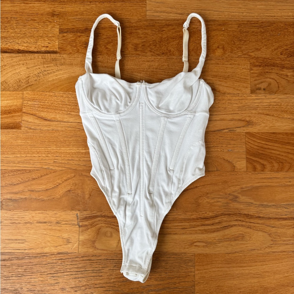 SKIMS BUSTIER BODYSUIT.